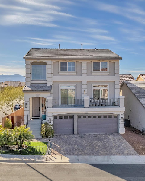 Vanessa Jimenez, Realtor 4