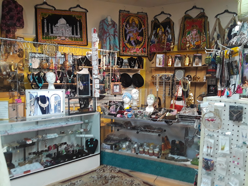 Unique Fashion Designer Jewelry Store 4