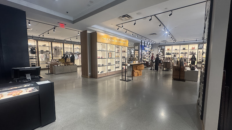 COACH Outlet 3