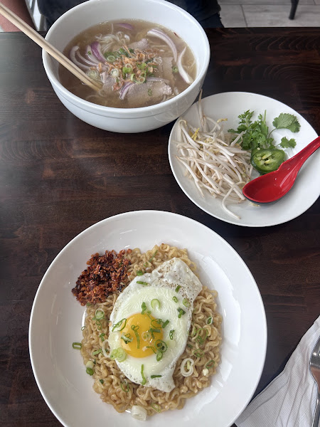 Dough Nguyener’s Café 5