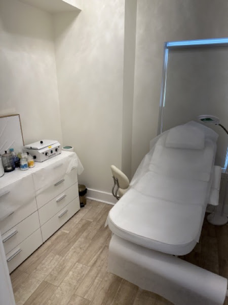 Golden File Nails & Spa Uptown New Orleans 5
