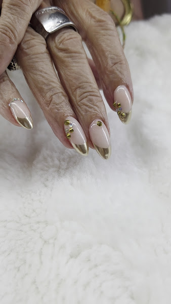 BLUSH NAILS SALON 3
