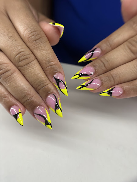 La Nails & Hair
