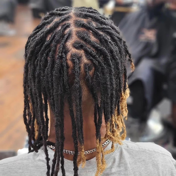 Headquarters Barber Beauty and Natural Hair Salon 2