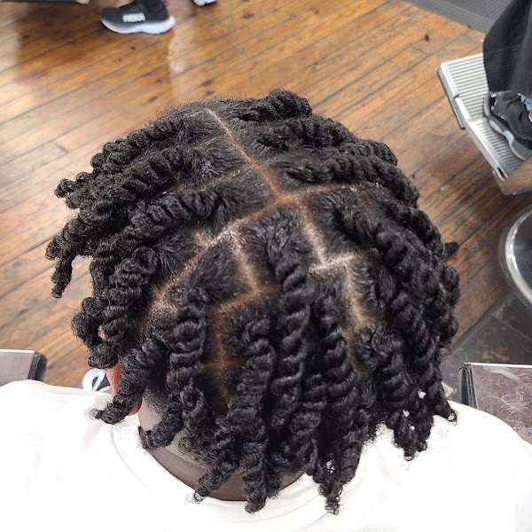 Headquarters Barber Beauty and Natural Hair Salon 4