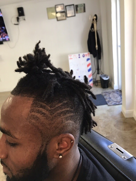 In & Out Barber & Beauty Salon 3