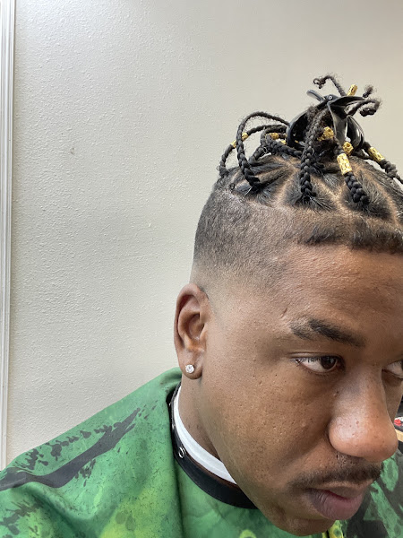 In & Out Barber & Beauty Salon 5