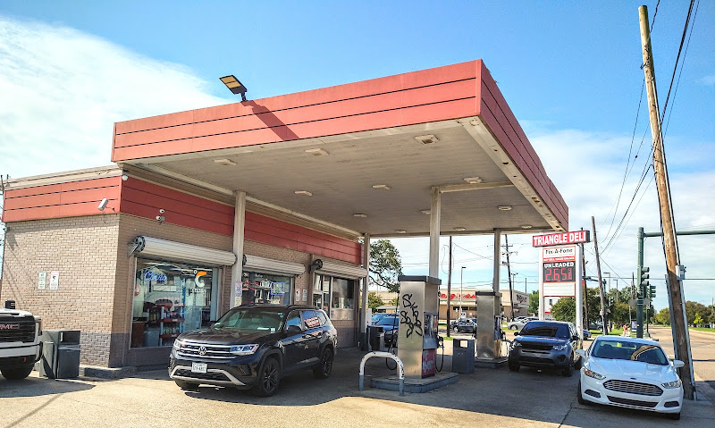 TRIANGLE DELI