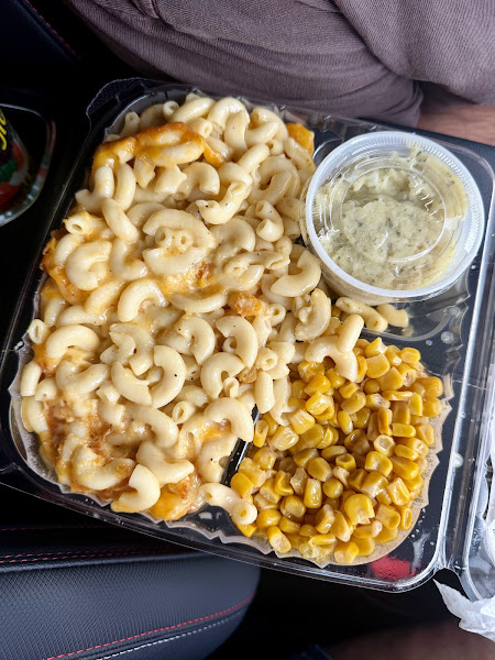 TRIANGLE DELI 4