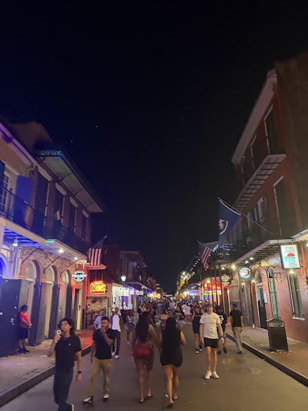 Souvenir shop NOLA 3