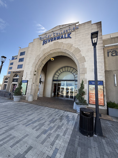 Riverwalk Outlets