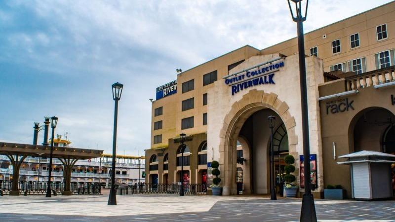 Riverwalk Outlets 4