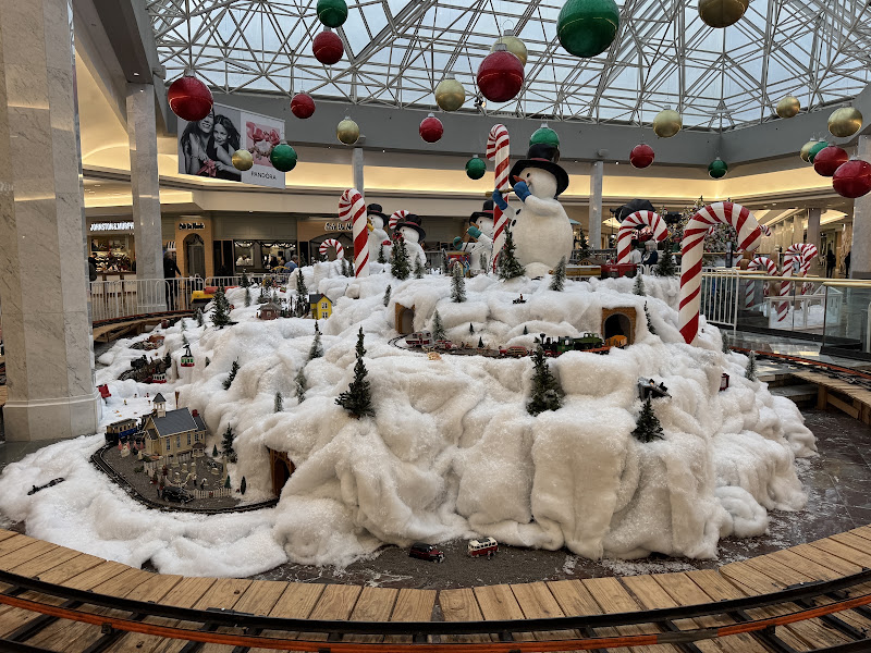Lakeside Shopping Center 4