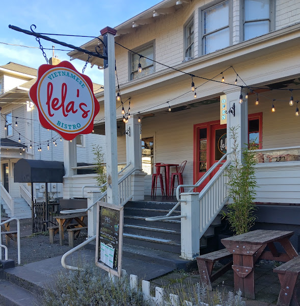 Lela's Bistro 4