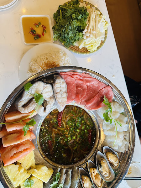 V Lounge & Restaurant 5