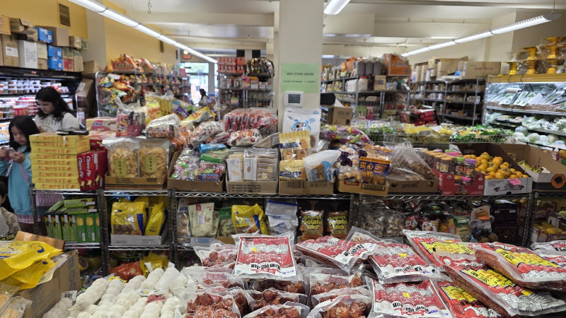 Lily Market 4