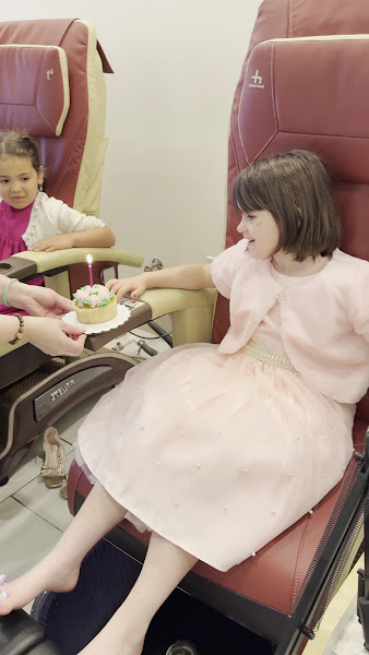 Mani & Pedi Nail Salon 3