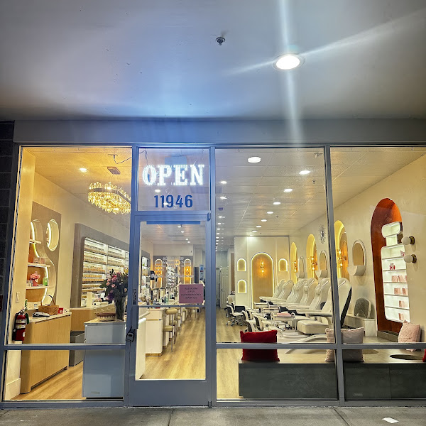 PDX Nails & Lashes (Glisan)