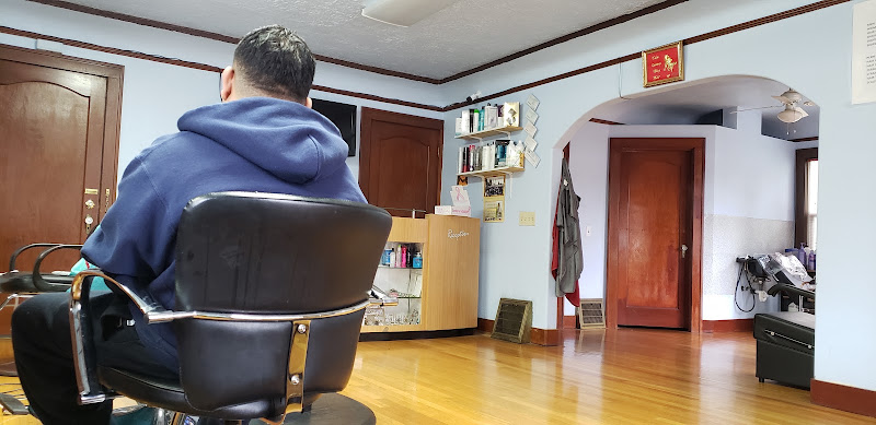 Moon Salon 4