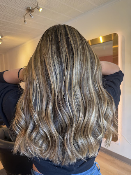 MERAKI Hair Studio 4