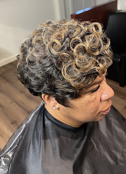 A New U Salon 4
