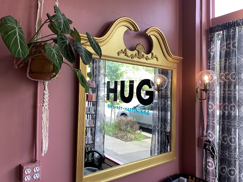 Hug Salon 4