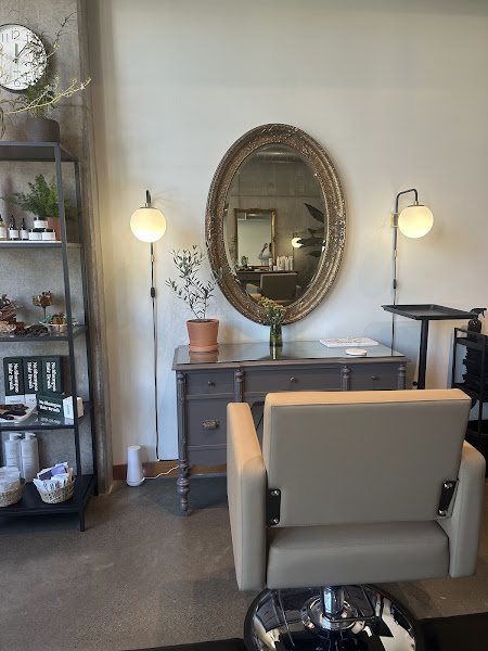 Little Saint Salon 4