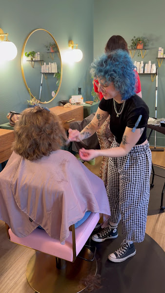Dreamboat Salon 3