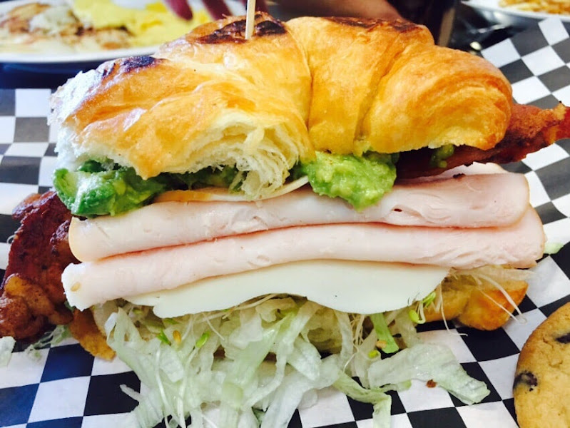 Lunch Box Cafe & Deli 3