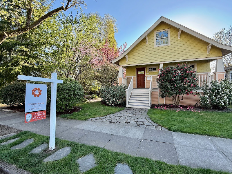 Yascha Noonberg, Real Estate Broker - Living Room Realty 4
