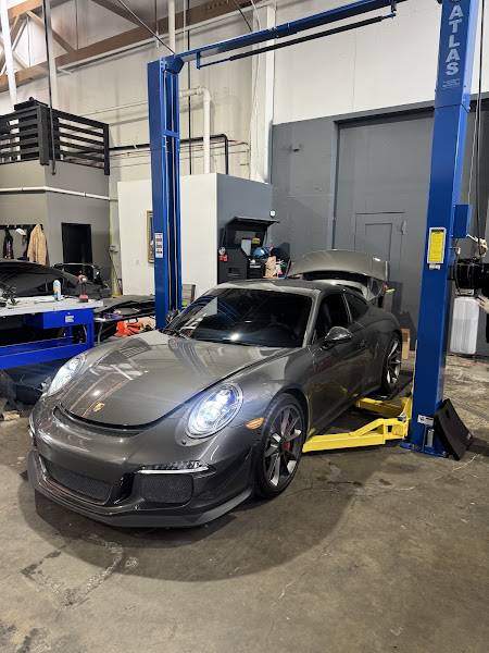 714 Technik - Porsche and Exotic Specialists 3