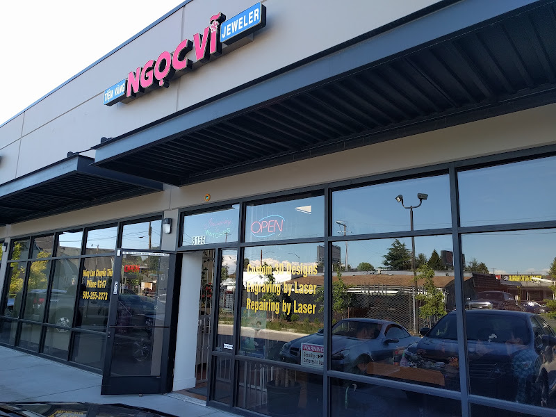 Ngoc Vi Jewelers 2