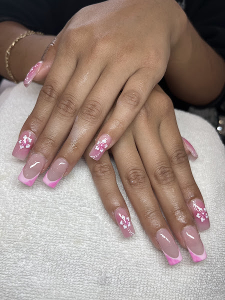 Moon Nails & Spa 3