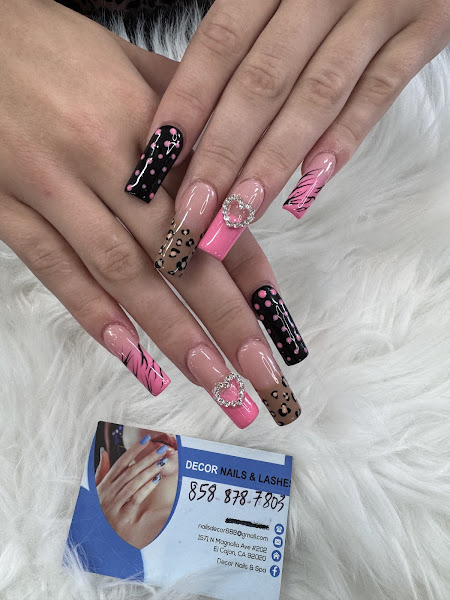 Decor Nails & Lashes Salon 4