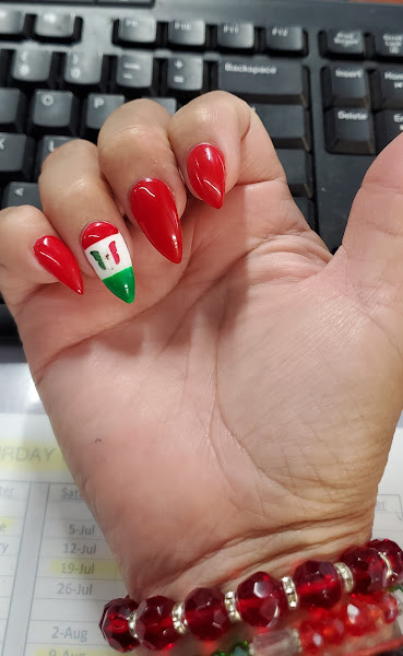 Vivid Nails 4