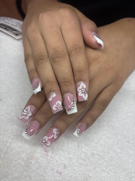 Final Touch Nails Hair & Spa 1
