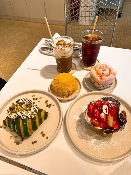 Là Lá Bakeshop & Coffee 5