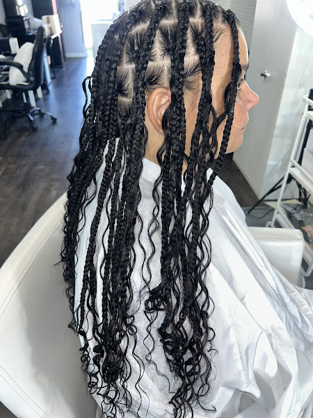 Charmie’s Black and Blended Hair Salon 3