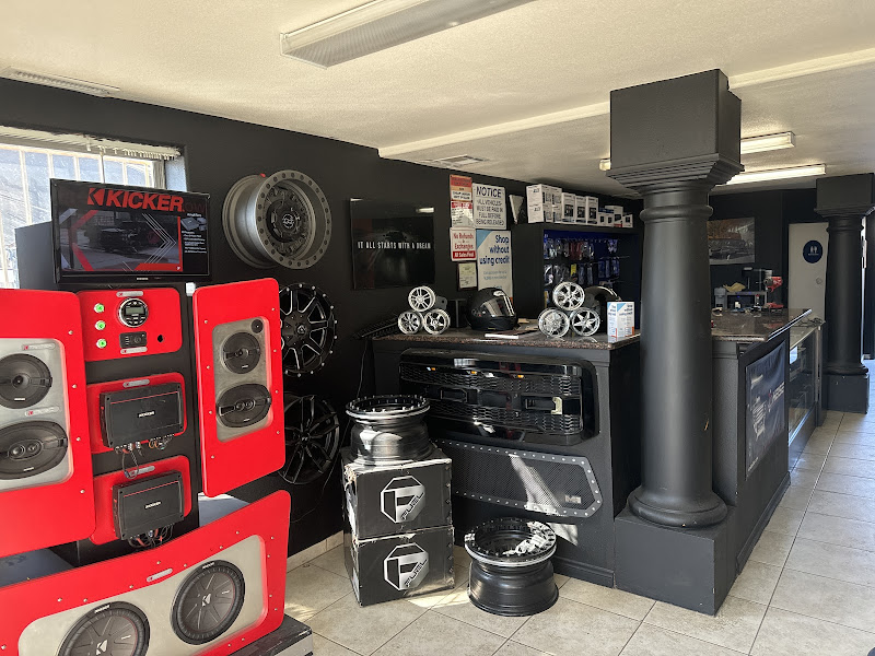 Luis & Sons Car Audio & Auto body 2