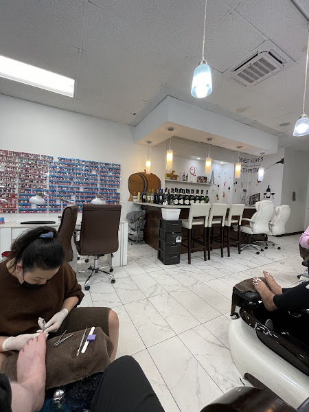 Q's Spa & Nail Bar 2