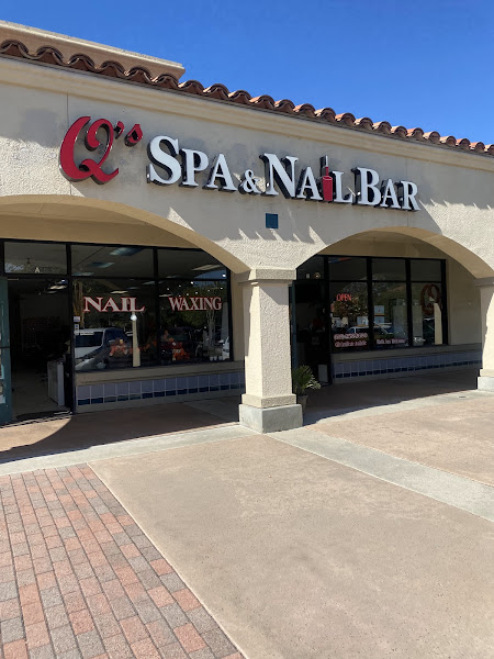 Q's Spa & Nail Bar 3