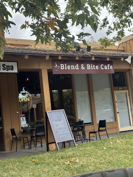 Blend & Bite Cafe 1