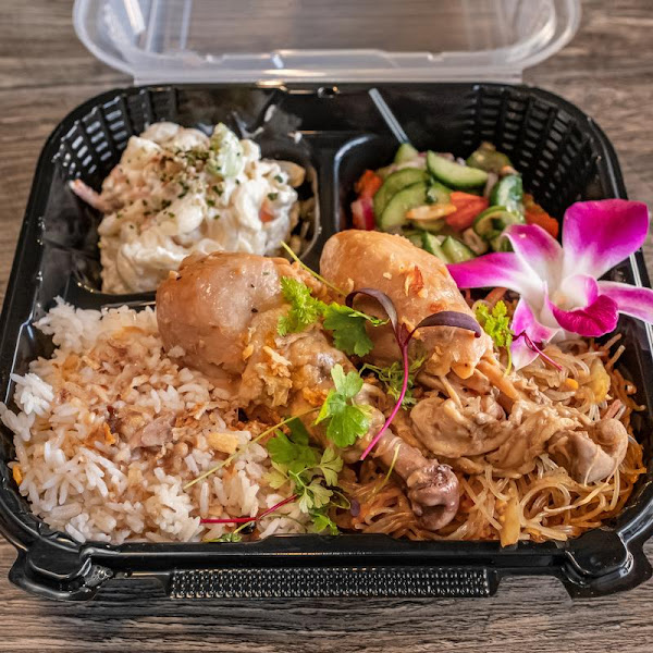 Luna's LUNpias Filipino Fusion Eatery 3