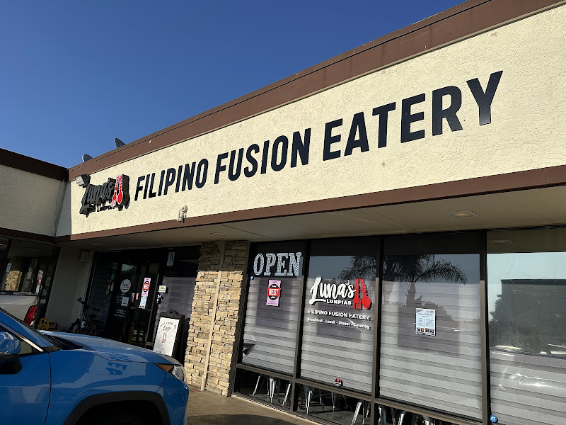 Luna's LUNpias Filipino Fusion Eatery 5