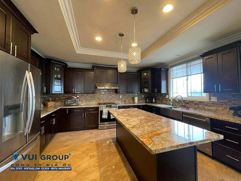 VUI Group - Công ty Địa Ốc - Real Estate, Mortgage Loan, Escrow, & Rental Management