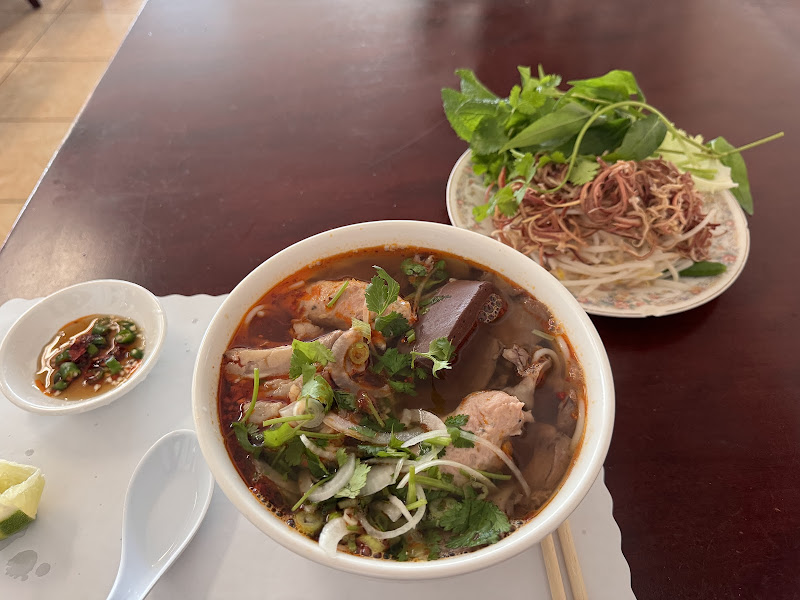 Bến Ngự Restaurant 3