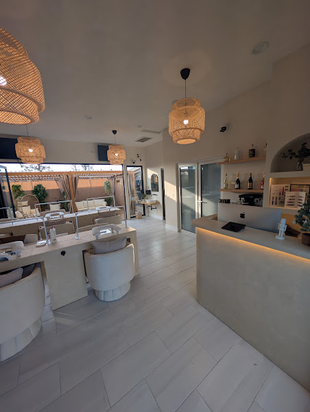 SECRETE NAIL BAR