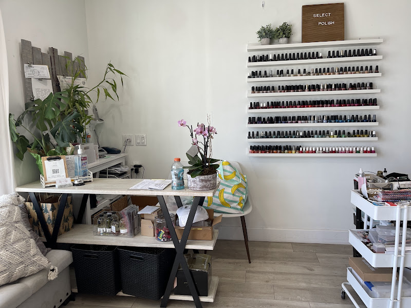 Tips & Toes Nails