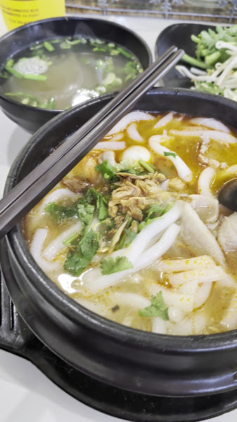 405 HU TIEU Noodle & Dim Sum Cafe 2