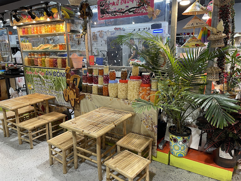QT Golden Market Place and Food Court 5